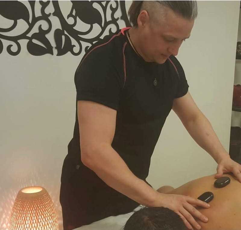 מטפל/ת בעיסוי ביהוד - דמיטרי